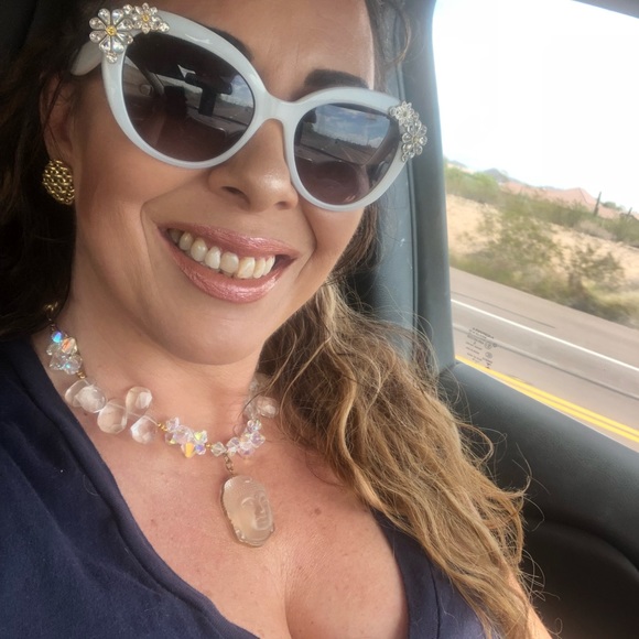 Meet your Posher, Tara - Picture 3 of 5